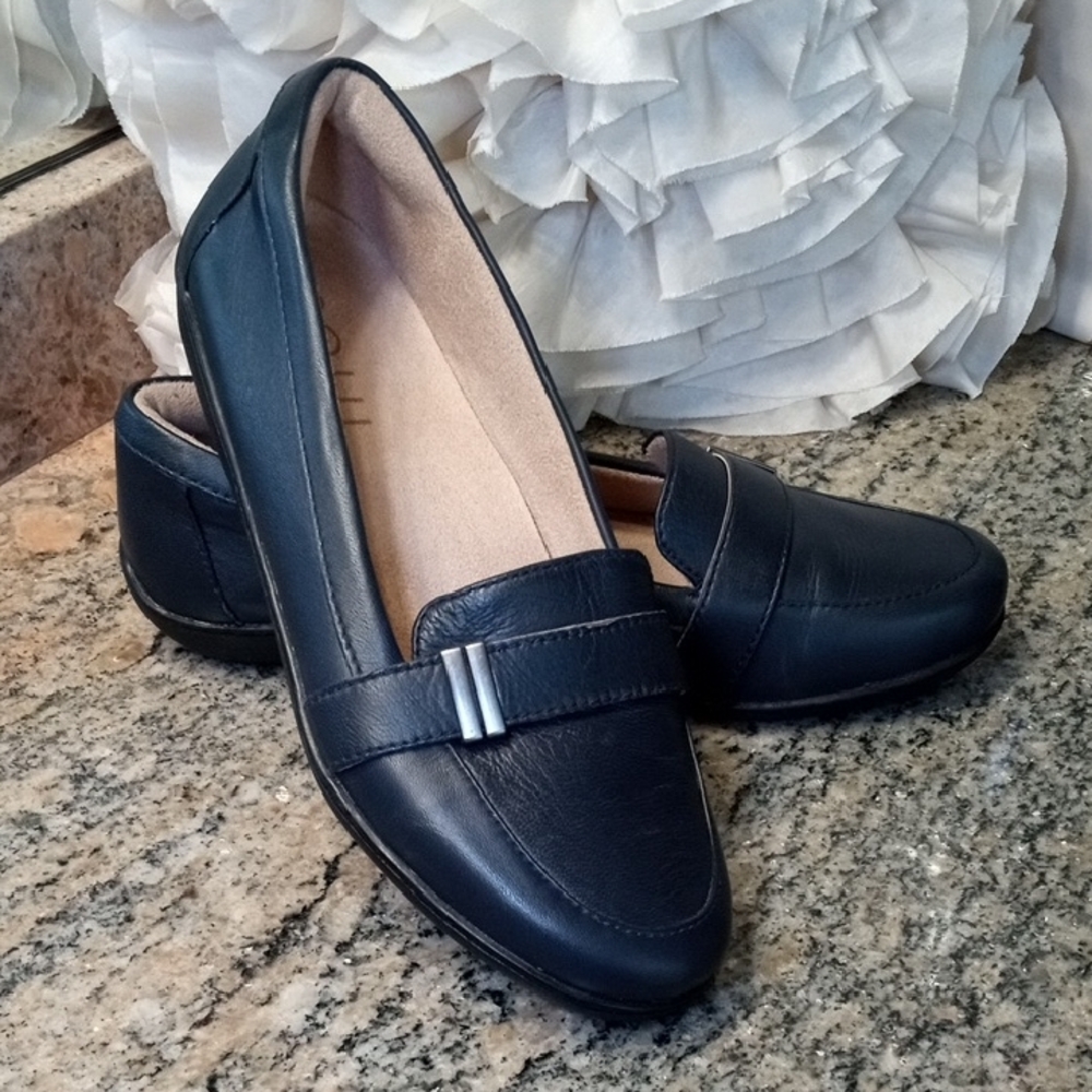 SOUL Naturalizer Navy Loafers Leather Size 7